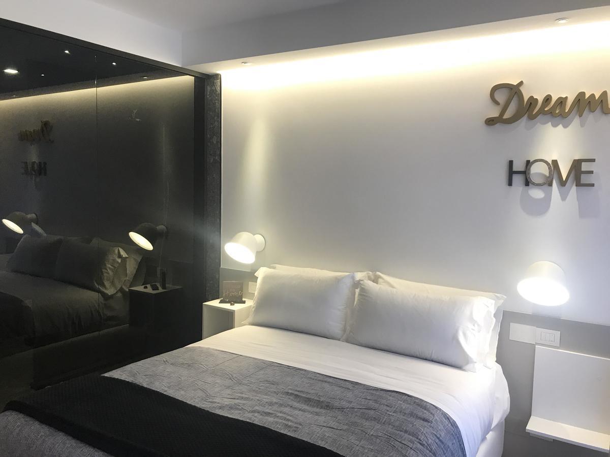 Myhome 75 Premium Luxury B&B เปสการา ภายนอก รูปภาพ
